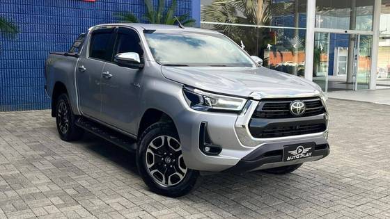 TOYOTA HILUX 2.8 D-4D TURBO DIESEL CD SRX 4X4 AUTOMÁTICO TOYOTA HILUX 2.8 D-4D TURBO DIESEL CD SRX 4X4 AUTOMÁTICO